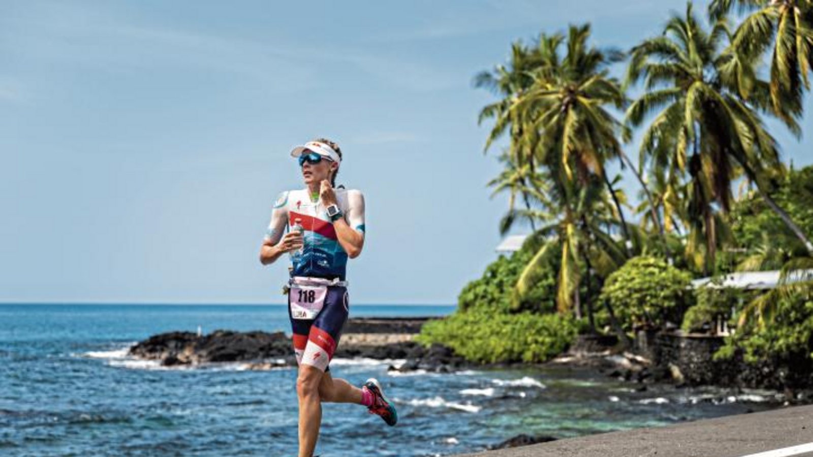 Ein Triathlon am Meer entlang unter Palmen: Das bietet nur der Ironman Hawaii. Foto: ddp