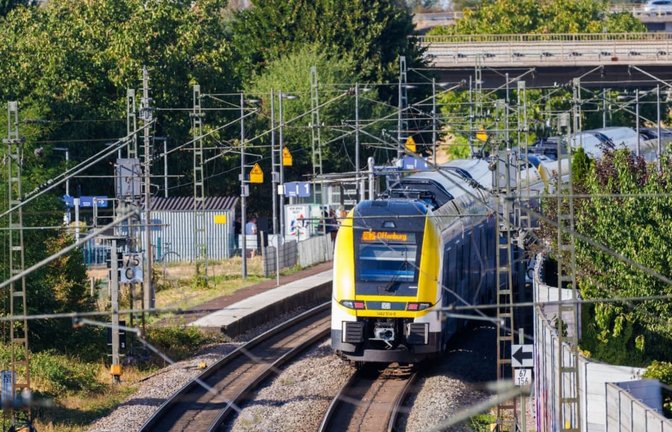Ein Ersatzverkehr ist eingerichtet. (Archivbild)<span class='image-autor'>Philipp von Ditfurth/dpa</span>