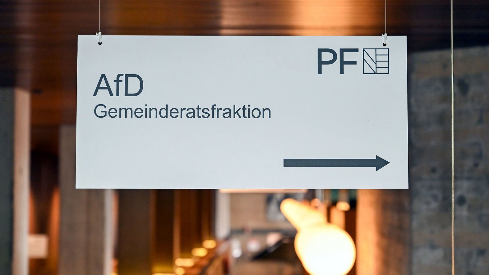 Zur AfD geht es nach rechts. Seit der Kommunalwahl ist die Partei im Pforzheimer Gemeinderat die größte Fraktion.Foto: dpa/Uli Deck