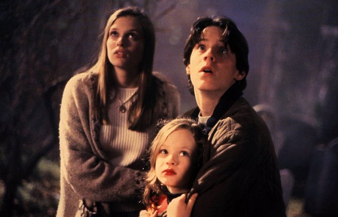 Vinessa Shaw, Thora Birch und Omri Katz (v.l.) nehmen es in "Hocus Pocus" mit den Hexen auf.<span class='image-autor'>Foto: IMAGO / United Archives</span>