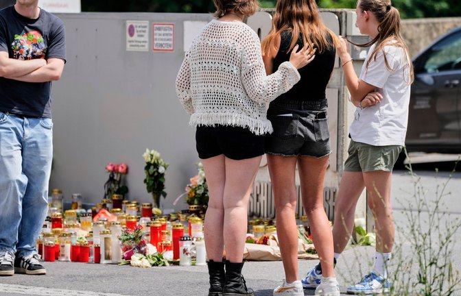 Neun Jugendliche und eine Lehrerin wurden erschossen. Der Täter beging Suizid.<span class='image-autor'>Foto: Darko Bandic/AP/dpa</span>