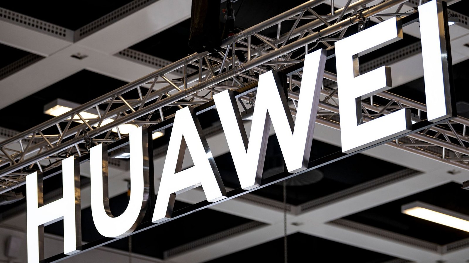 Das Logo von Huawei auf der Elektronikmesse IFA in Berlin.Foto: Fabian Sommer/dpa