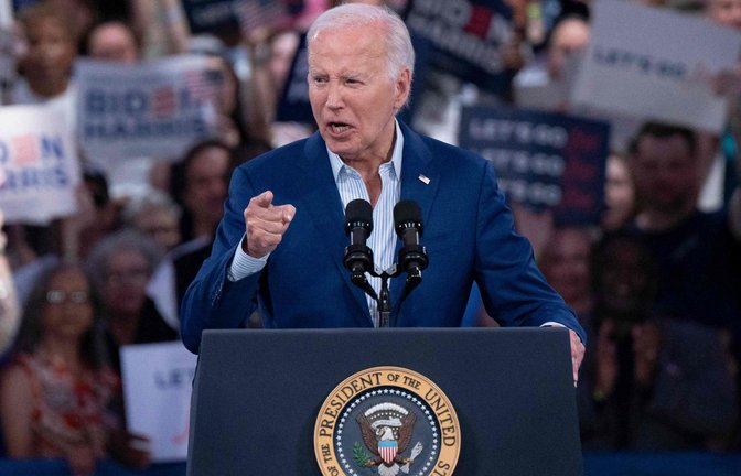 US-Präsident Joe Biden: Nicht mehr nur aus dem gegnerischen Lager scheinen die Rufe nach einem Rückzug zu kommen (Archivfoto).<span class='image-autor'>Foto: Getty Images via AFP/ALLISON JOYCE</span>