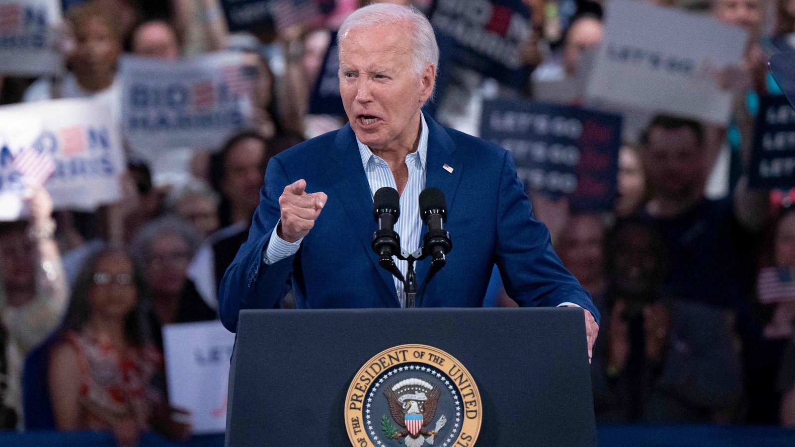 US-Präsident Joe Biden: Nicht mehr nur aus dem gegnerischen Lager scheinen die Rufe nach einem Rückzug zu kommen (Archivfoto).Foto: Getty Images via AFP/ALLISON JOYCE US-Präsident Joe Biden: Nicht mehr nur aus dem gegnerischen Lager scheinen die Rufe nach einem Rückzug zu kommen (Archivfoto).Foto: Getty Images via AFP/ALLISON JOYCE