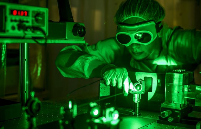 Lasertechnik spielt für Forschung und Wirtschaft in der Region Stuttgart eine große Rolle.<span class='image-autor'>Foto: Uni Stuttgart/Max Kovalenko</span>