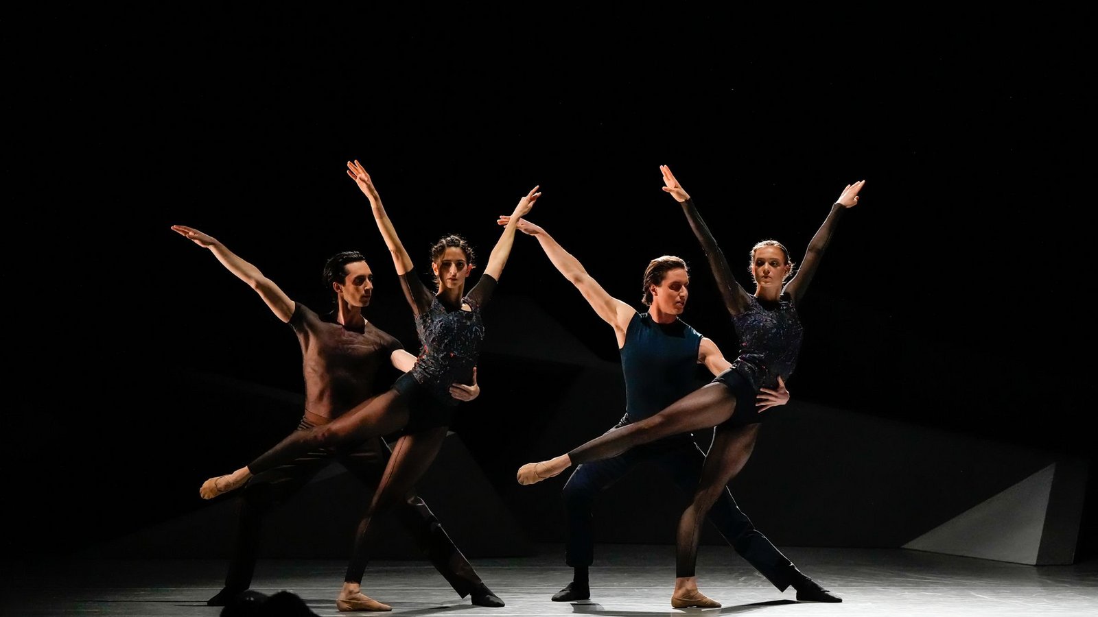 Starkes Quartett: Vittoria Girelli, Mackenzie Brown, Alessandro Giaquinto, Timoor AfsharFoto: © Roman Novitzky/Stuttgarter Ballett/© Roman Novitzky/Stuttgarter Ballett