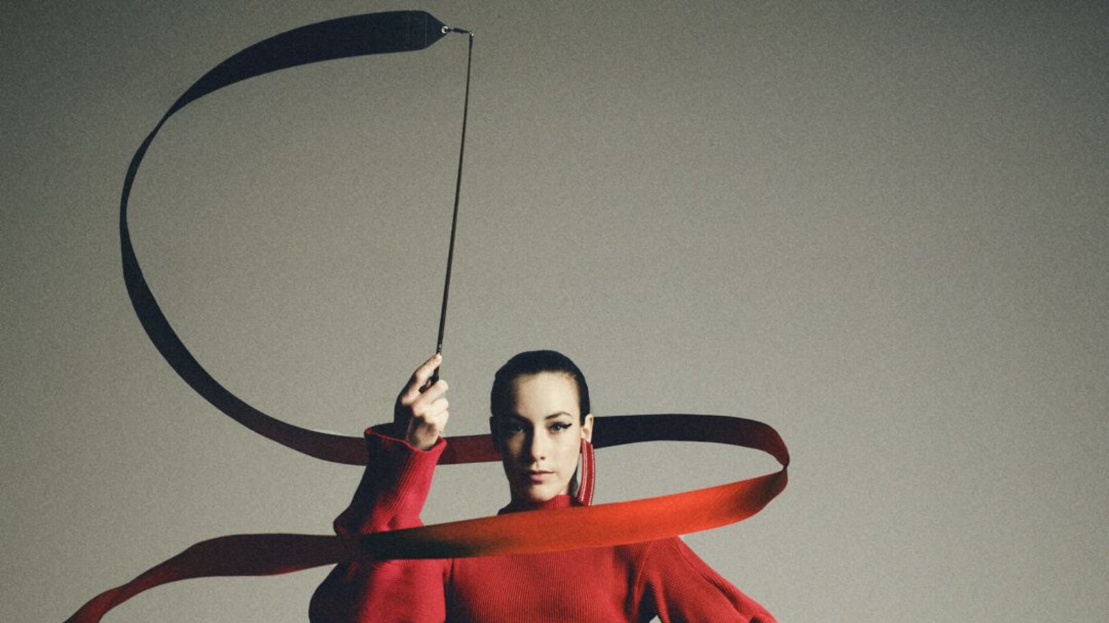 Darja Varfolomeev in ungewöhnlicher Pose.Foto: Markus Jans für paris24magazin.de Darja Varfolomeev in ungewöhnlicher Pose.Foto: Markus Jans für paris24magazin.de