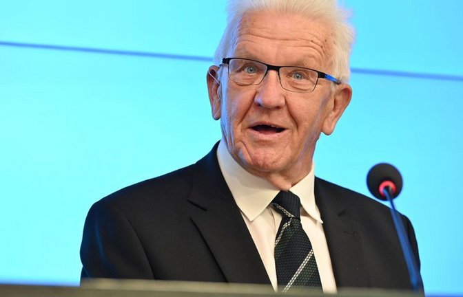 Der scheidende Ministerpräsident Winfried Kretschmann (Grüne) bei seiner letzten Landespressekonferenz vor seinem Abschied.<span class='image-autor'>Foto: Katharina Kausche/dpa</span>