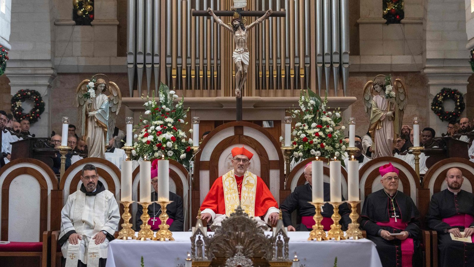 Der lateinische Patriarch von Jerusalem, Pierbattista Pizzaballa, leitet die jährliche Weihnachtsmesse in der Geburtskirche in Bethlehem.Foto: AFP/ILIA YEFIMOVICH Der lateinische Patriarch von Jerusalem, Pierbattista Pizzaballa, leitet die jährliche Weihnachtsmesse in der Geburtskirche in Bethlehem.Foto: AFP/ILIA YEFIMOVICH
