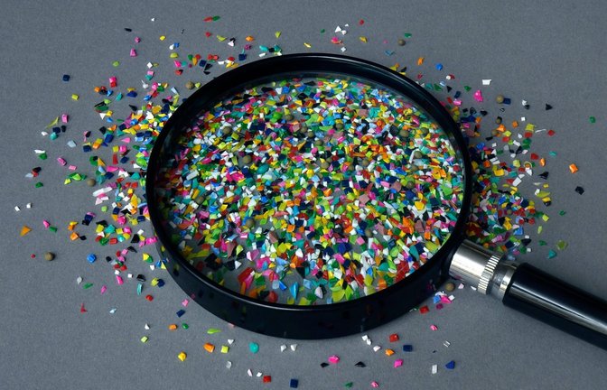 Mikro- und Nanoplastik können wir nicht entgehen. Wir nehmen es beim Trinken, Essen und Atmen auf.<span class='image-autor'>Foto: Imago/Steinach</span>
