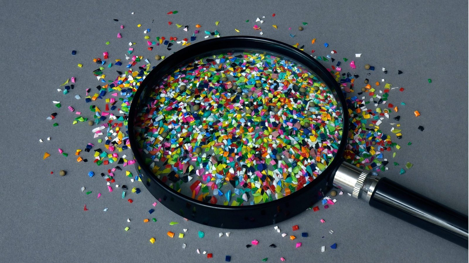 Mikro- und Nanoplastik können wir nicht entgehen. Wir nehmen es beim Trinken, Essen und Atmen auf.Foto: Imago/Steinach