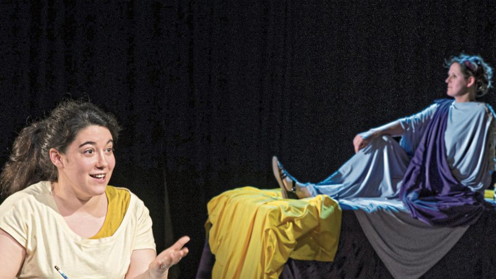 Sina Weiß als „Archäologin“ und Kathrin Fydrich als „Sappho“. Foto: Weiß