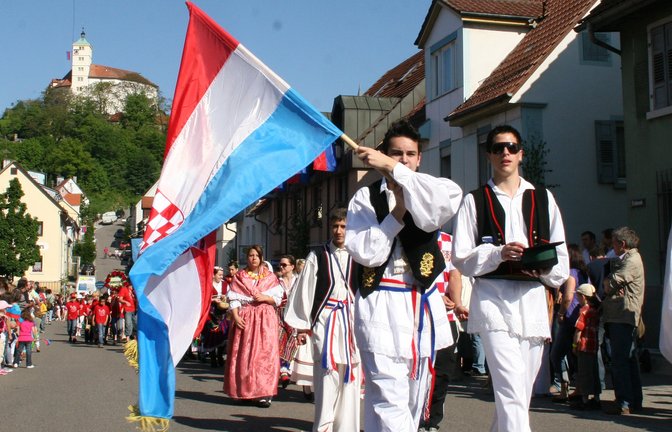 Die Kroatische Gemeinschaft Vukovar ist wie die anderen Kulturvereine in diesem Jahr von vielen Besuchern des Festzuges beim Vaihinger Maientag vermisst worden.  Archivfoto: VKZ/Bögel