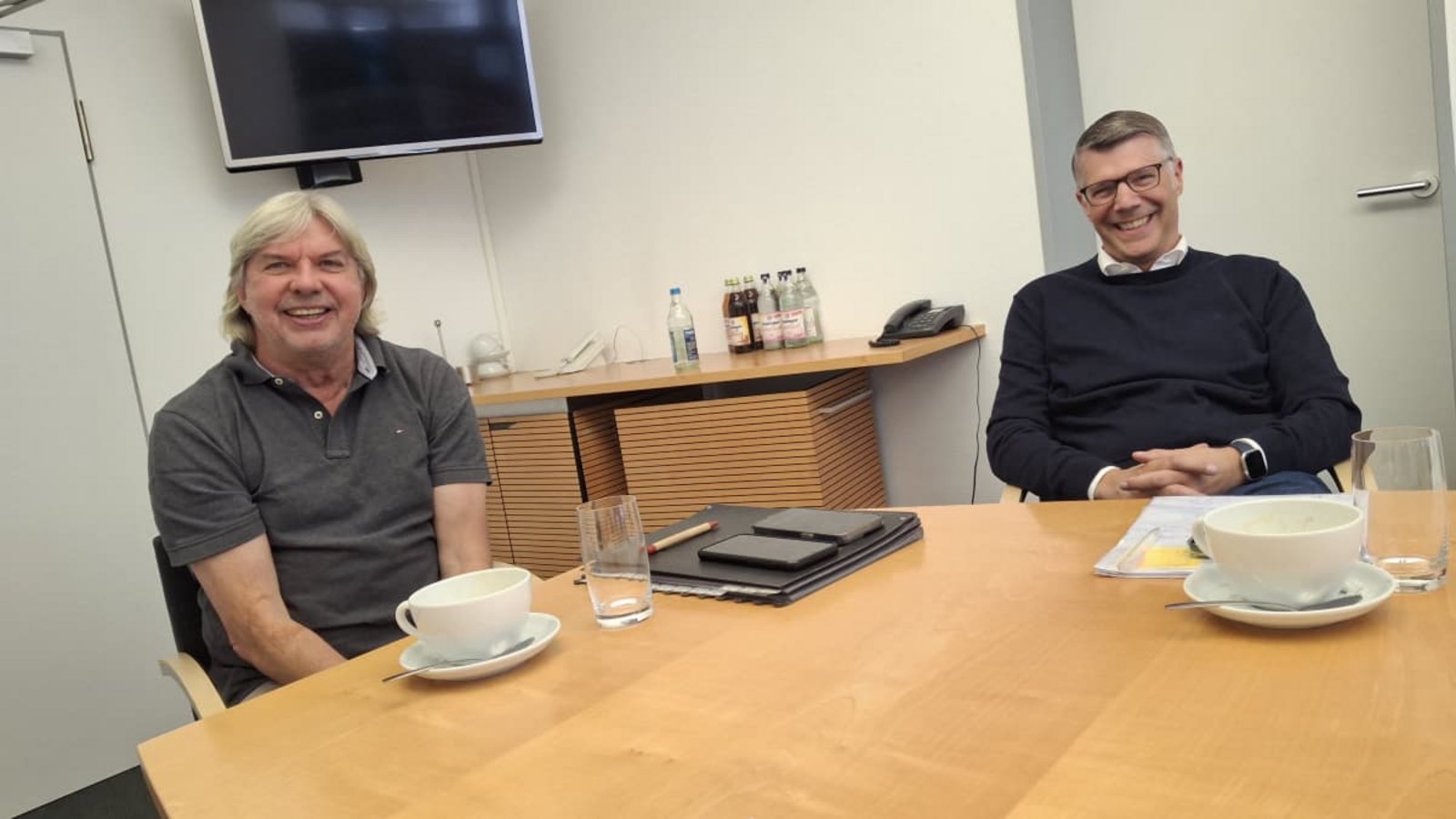 Ronny Zimmermann (li.) und Matthias Schöck beim Gespräch in der Geschäftsstelle des Württembergischen Fußballverbandes (WFV) in Stuttgart.Jürgen Frey Ronny Zimmermann (li.) und Matthias Schöck beim Gespräch in der Geschäftsstelle des Württembergischen Fußballverbandes (WFV) in Stuttgart.Jürgen Frey