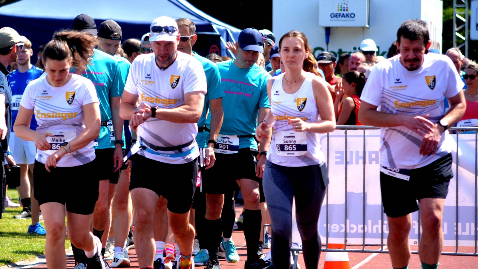 Das Viererteam des TSV Ensingen geht für den Team-Marathon auf die Strecke. Fotos: Stahlfeld