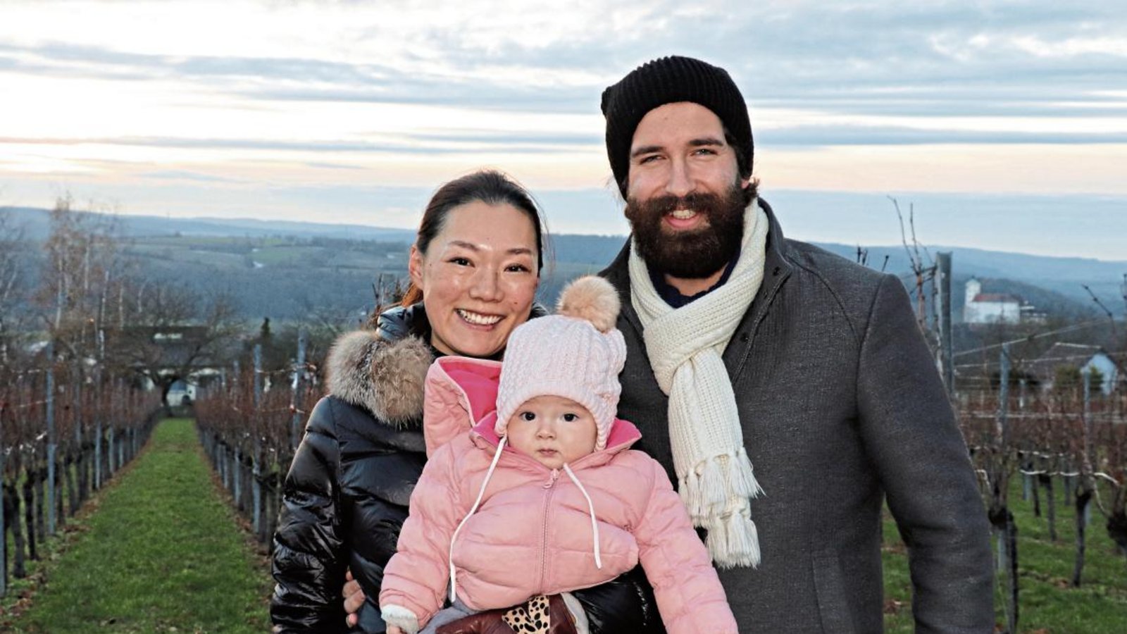 Durch ihr Töchterchen Julia verbinden Sachiko und Fabian Pfisterer ihre beiden Heimaten mit ganz viel Liebe. Fotos: Gergen