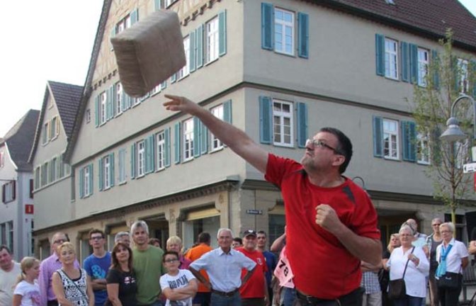 Zeitungspacken-Stossen__57_