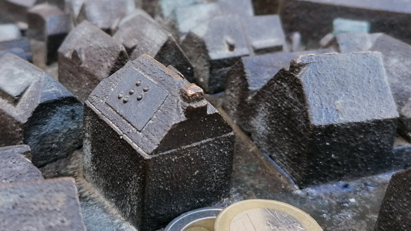 Das Geld liegt in Vaihingen – sehr zum Leidwesen der Kämmerei – nicht gerade auf der Straße. Ausnahme ist hier das Stadtmodell auf dem Marktplatz.  Foto: Banholzer