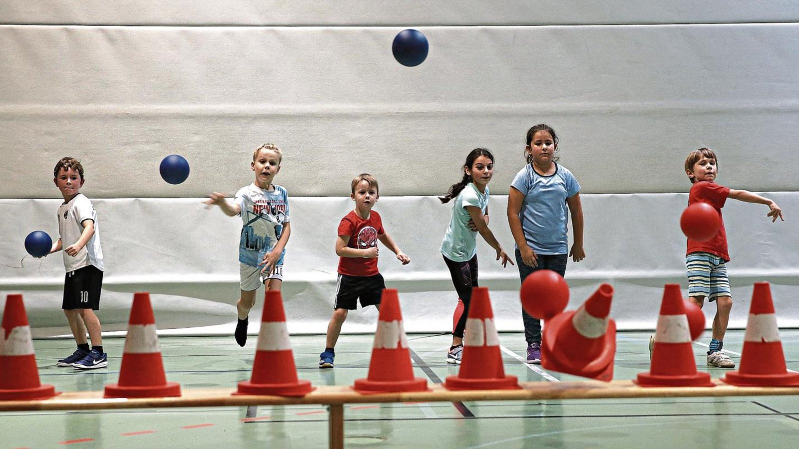 Sind die Schulen geschlossen, ruht auch die Ballschule der Vaihinger Faustballer. Die Sportvereine in der Region haben sämtlichen Trainingsbetrieb eingestellt. Fotos: Archiv/Küppers Sind die Schulen geschlossen, ruht auch die Ballschule der Vaihinger Faustballer. Die Sportvereine in der Region haben sämtlichen Trainingsbetrieb eingestellt. Fotos: Archiv/Küppers