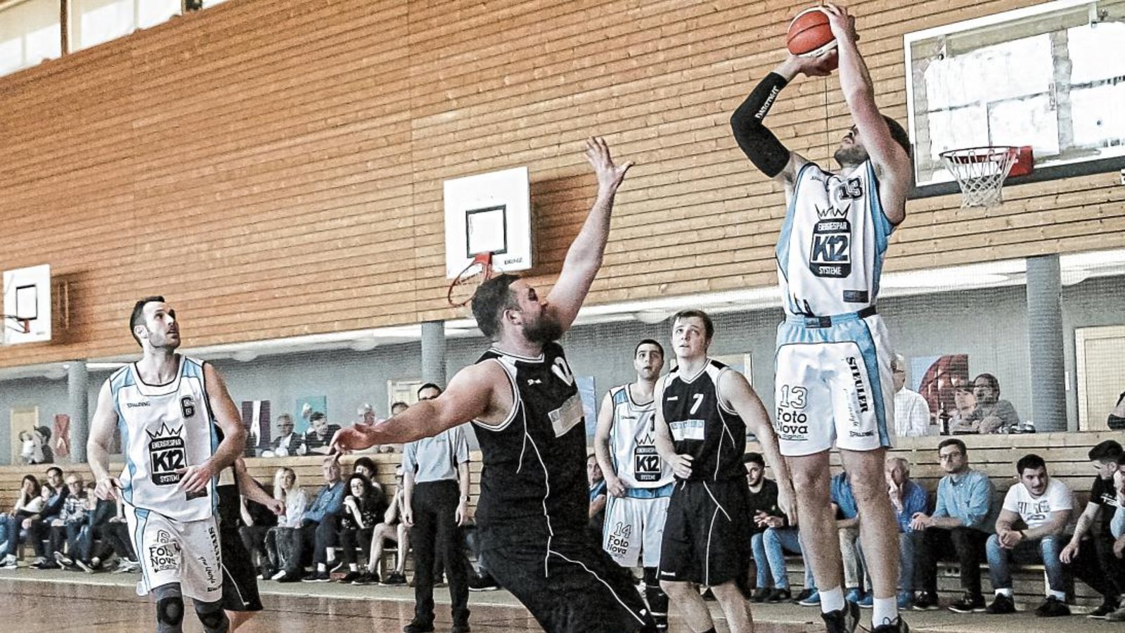 Die Basketballer (rechts Matthias Müller) hoffen auf eine volle Hütte zum Saisonabschluss gegen die BG Remseck am Samstag. Foto: Archiv/Simecek Die Basketballer (rechts Matthias Müller) hoffen auf eine volle Hütte zum Saisonabschluss gegen die BG Remseck am Samstag. Foto: Archiv/Simecek