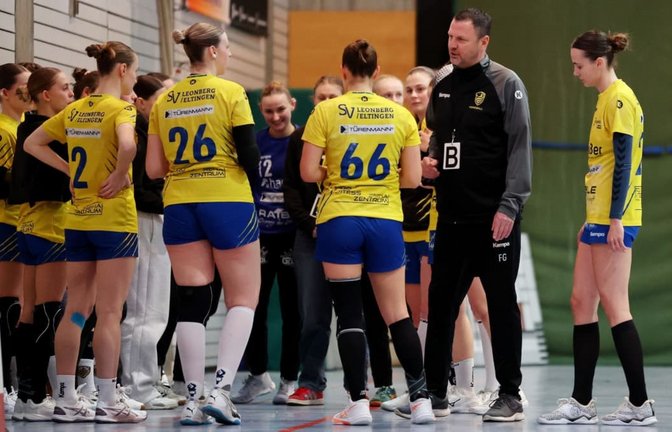 Die Wildcats gehen in ihre zweite Saison in der Oberliga: Trainer Frank Gehrmann im Kreise seiner Mannschaft<span class='image-autor'>Pressefoto Baumann</span>