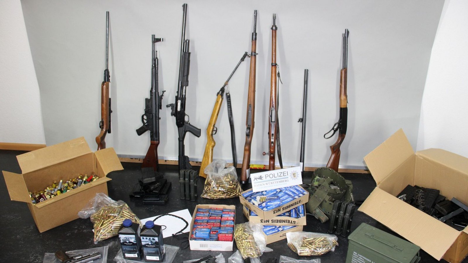 Der 62-Jährige Tatverdächtige hatte eine umfangreiche Waffensammlung.Foto: Polizeipräsidium Konstanz