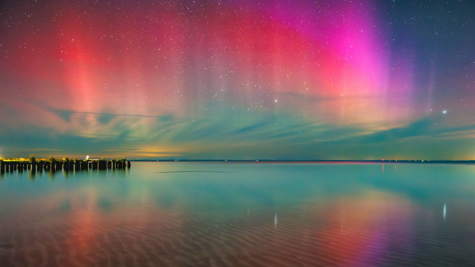 Am Morgen gegen 5.30 Uhr waren fotografisch und teilweise auch optisch Polarlichter leicht nordwestlichen am Himmel zu sehen vom Strand aus in Ueckermünde am Stettiner Haff.Foto: Imago/Andy Bünning Am Morgen gegen 5.30 Uhr waren fotografisch und teilweise auch optisch Polarlichter leicht nordwestlichen am Himmel zu sehen vom Strand aus in Ueckermünde am Stettiner Haff.Foto: Imago/Andy Bünning