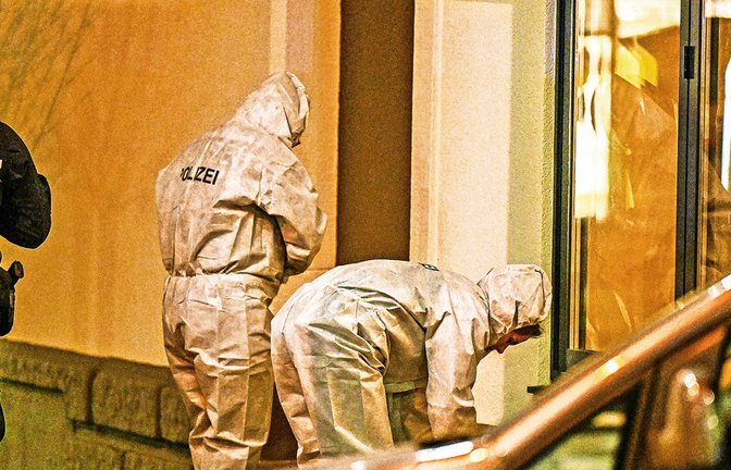 Spurensicherung am Tatort im Möhringer Zentrum: Die Kriminalpolizei wurde auf der Suche nach dem mutmaßliche Pistolenschützen fündig.<span class='image-autor'>Foto: dpa/Andreas Rosar</span>