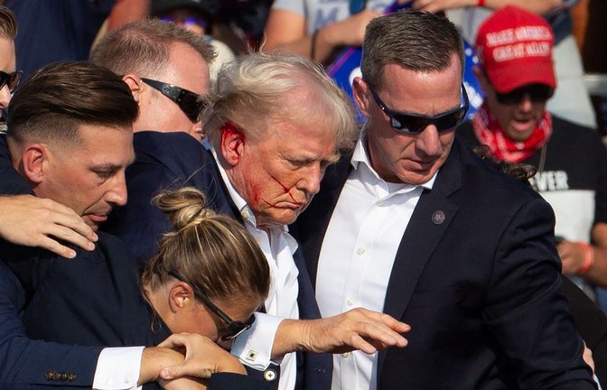 Donald Trump war bei dem Attentat in Pennsylvania leicht verletzt worden.<span class='image-autor'>Foto: AFP/REBECCA DROKE</span>