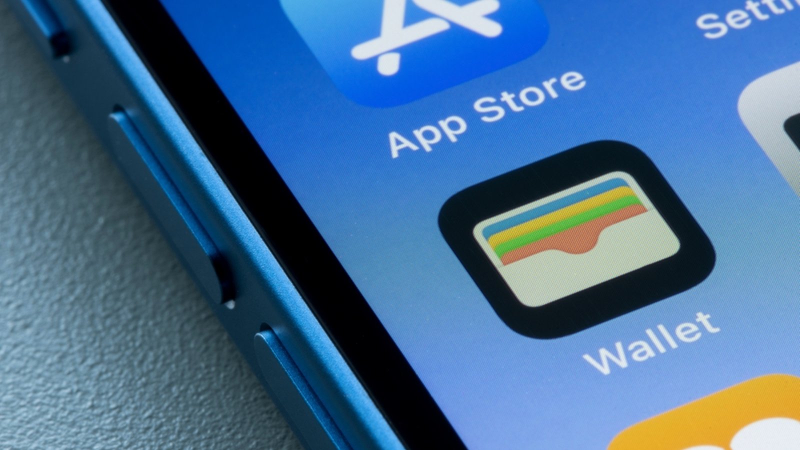 Impfzertifikate können ab iOS 15.4 in die Apple Wallet übertragen werden.Foto: Tada Images / shutterstock.com Impfzertifikate können ab iOS 15.4 in die Apple Wallet übertragen werden.Foto: Tada Images / shutterstock.com