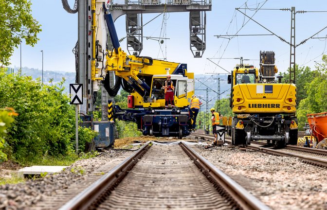 Bagger statt Bahn: Das Stuttgarter S-Bahn-Netz wird weiter auf Vordermann gebracht.<span class='image-autor'>Foto: imago//Arnulf Hettrich</span>