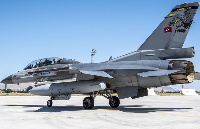 Die Türkei hat mutmaßliche Stellungen der kurdischen PKK bombardiert. (Symbolbild)<span class='image-autor'>Foto: IMAGO/StockTrek Images/IMAGO/Daniele Faccioli</span>