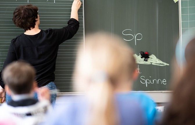 Den Mangel an Schulleiterinnen und Schulleitern ergab eine Umfrage der „Neuen Osnabrücker Zeitung“. (Symbolbild)<span class='image-autor'>Foto: dpa/Sebastian Gollnow</span>