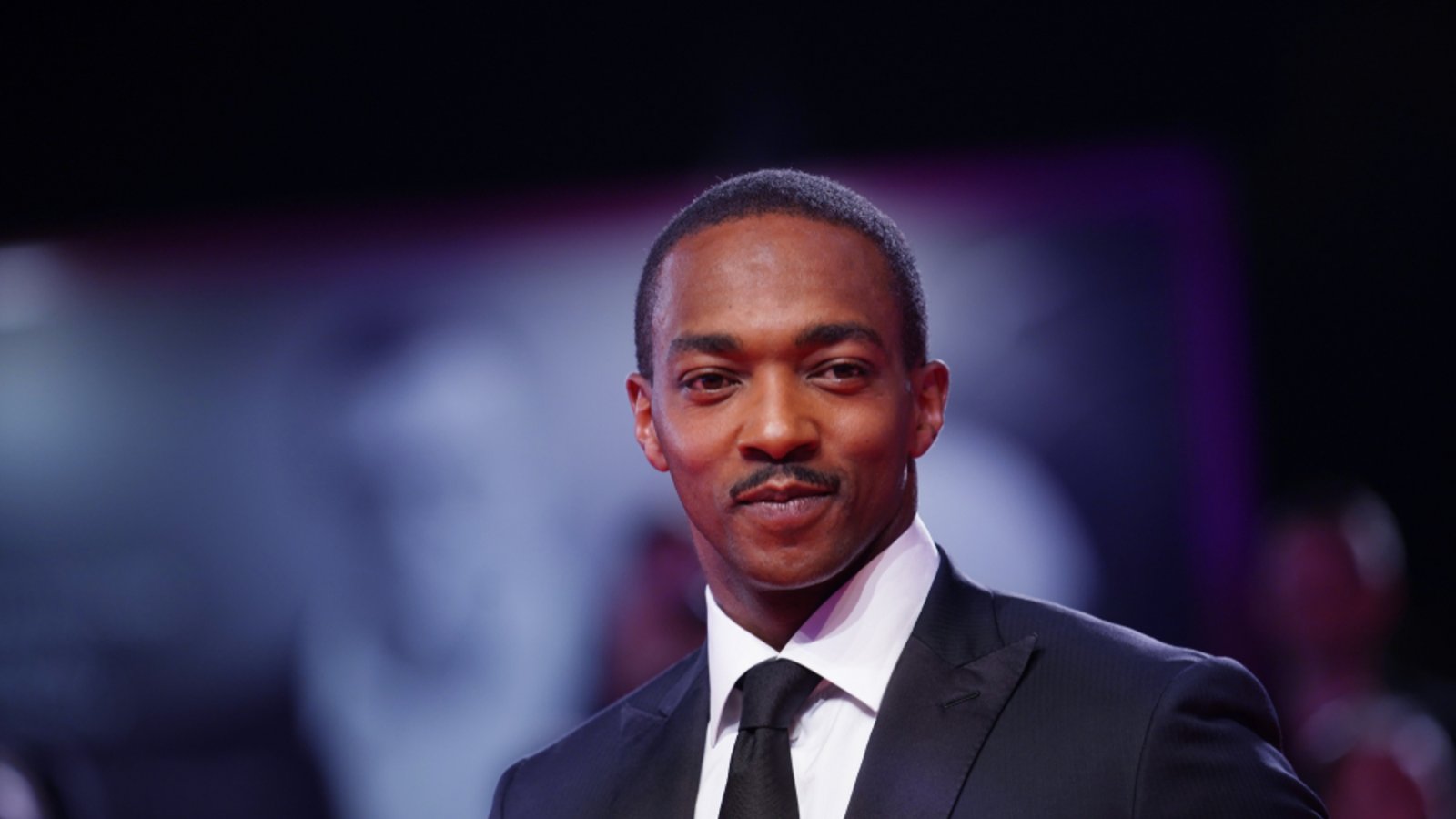 Schauspieler Anthony Mackie schlüpft ab jetzt in die Rolle des "Captain America".Foto: Denis Makarenko/ Shutterstock
