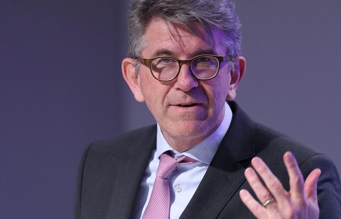 Kulturstaatsminister Wolfram Weimer (parteilos) akzeptiert im Streit mit der Buchhandlung "Zur schwankenden Weltkugel" eine Gerichtsentscheidung. (Archivbild)<span class='image-autor'>Foto: Jan Woitas/dpa</span>