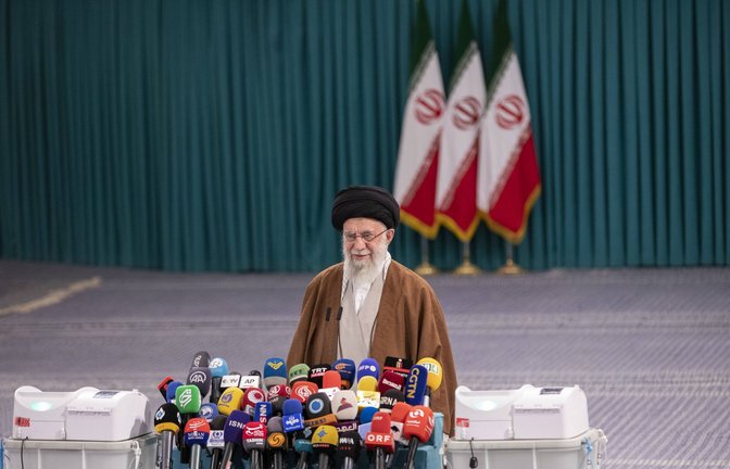 Ajatollah Ali Chamenei sprach am Sonntag in einer im Staatsfernsehen übertragenen Rede zu den Iranern. (Archivbild)<span class='image-autor'>Foto: IMAGO/Sobhan Farajvan</span>