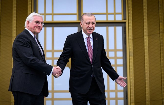 Bundespräsident Frank-Walter Steinmeier und der türkische Präsident Recep Tayyip Erdogan<span class='image-autor'>Foto: dpa/Bernd von Jutrczenka</span>