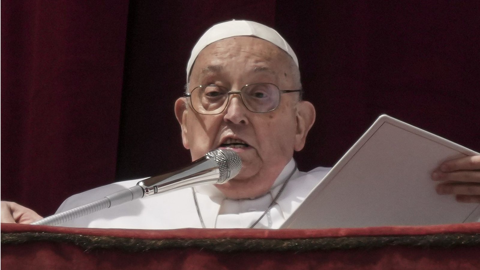 Zu Kriegen oder Flüchtlingskrise: Der verstorbene Papst Franziskus äußerste sich und handelte stets politisch.Foto: AP/Andrew Medichini Zu Kriegen oder Flüchtlingskrise: Der verstorbene Papst Franziskus äußerste sich und handelte stets politisch.Foto: AP/Andrew Medichini