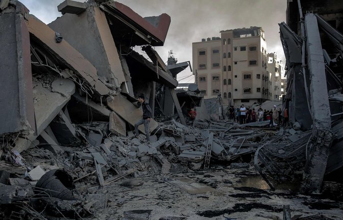 Auf den Terror der Hamas reagierte Israel mit dem Beschuss Gazas und der kompletten Abriegelung des Gebietes.<span class='image-autor'>Foto: AFP/OMAR EL-QATTAA</span>