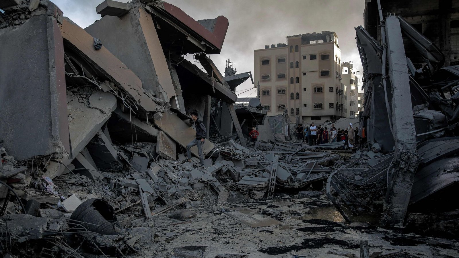 Auf den Terror der Hamas reagierte Israel mit dem Beschuss Gazas und der kompletten Abriegelung des Gebietes.Foto: AFP/OMAR EL-QATTAA Auf den Terror der Hamas reagierte Israel mit dem Beschuss Gazas und der kompletten Abriegelung des Gebietes.Foto: AFP/OMAR EL-QATTAA