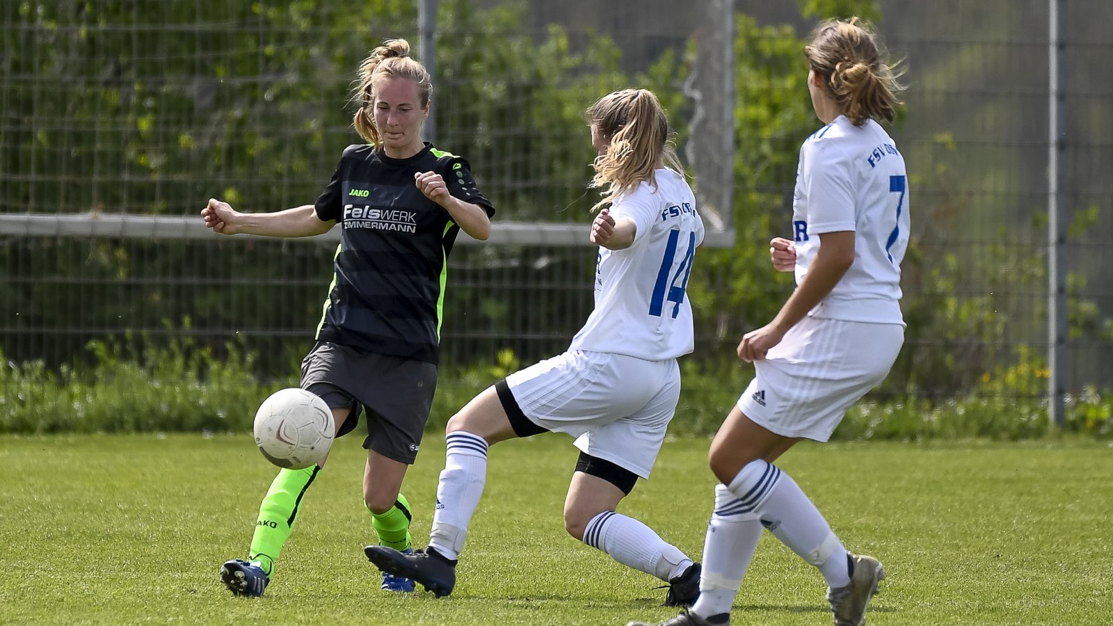 Lena Dreibach (links) muss mit der SGM Roßwag/Großglattbach den Gang in die Bezirksliga antreten. Foto: Archiv/Leitner Lena Dreibach (links) muss mit der SGM Roßwag/Großglattbach den Gang in die Bezirksliga antreten. Foto: Archiv/Leitner