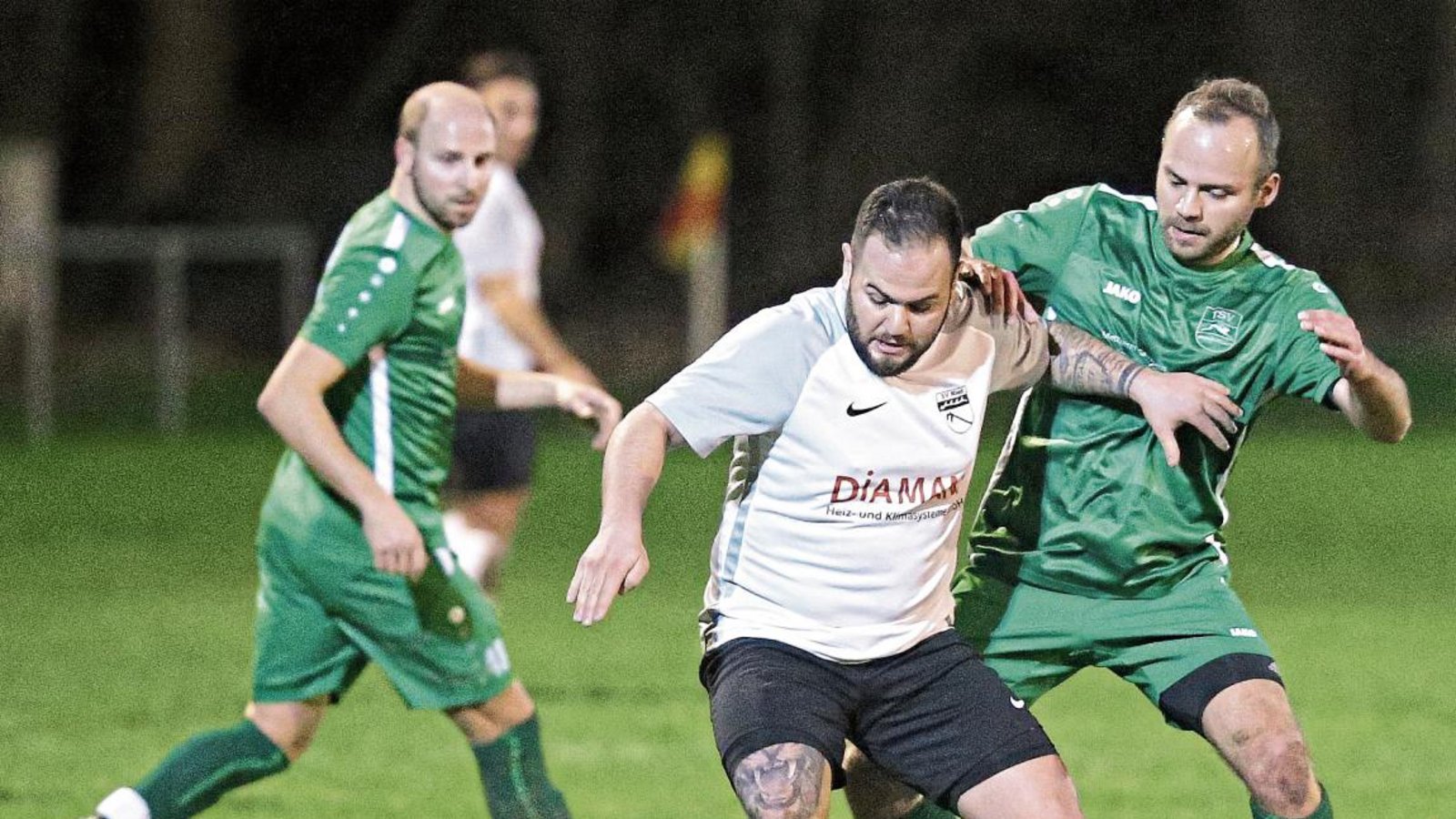 Statt am Strudelbach trägt Pasquale Arena (Mitte) in Zukunft am Unteren Egelsee als Spielertrainer die Verantwortung. Foto: Küppers Statt am Strudelbach trägt Pasquale Arena (Mitte) in Zukunft am Unteren Egelsee als Spielertrainer die Verantwortung. Foto: Küppers