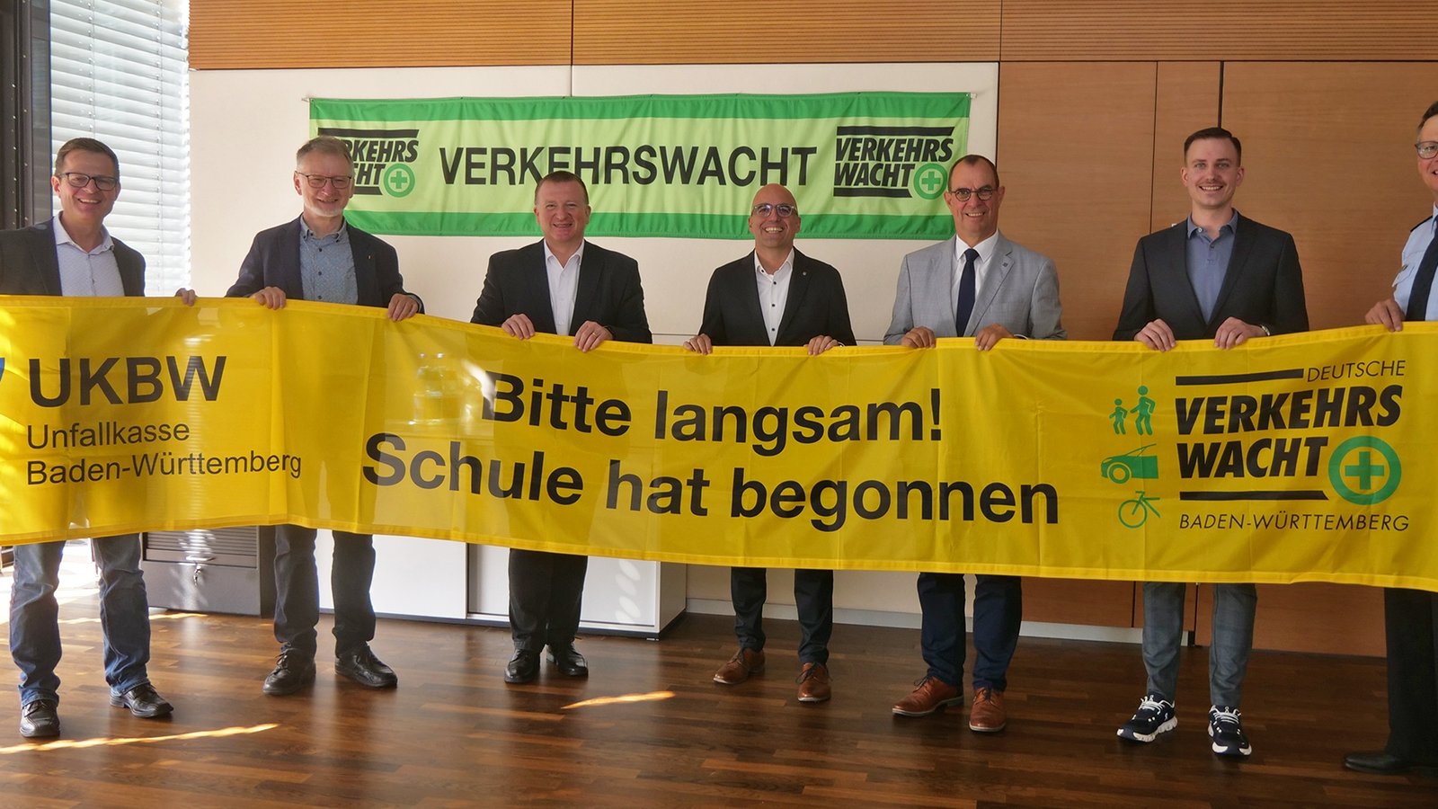 Die Verkehrswacht Mühlacker und Umgebung sensibilisiert zusammen mit ihren Partner für den Schulbeginn, von links: Oliver Müller, Michael Rieger, Gerd Owczarek, Stefan Kübler, Frank Schneider, Tobias Lichter und Andreas Stäble. Foto: Friedrich Die Verkehrswacht Mühlacker und Umgebung sensibilisiert zusammen mit ihren Partner für den Schulbeginn, von links: Oliver Müller, Michael Rieger, Gerd Owczarek, Stefan Kübler, Frank Schneider, Tobias Lichter und Andreas Stäble. Foto: Friedrich