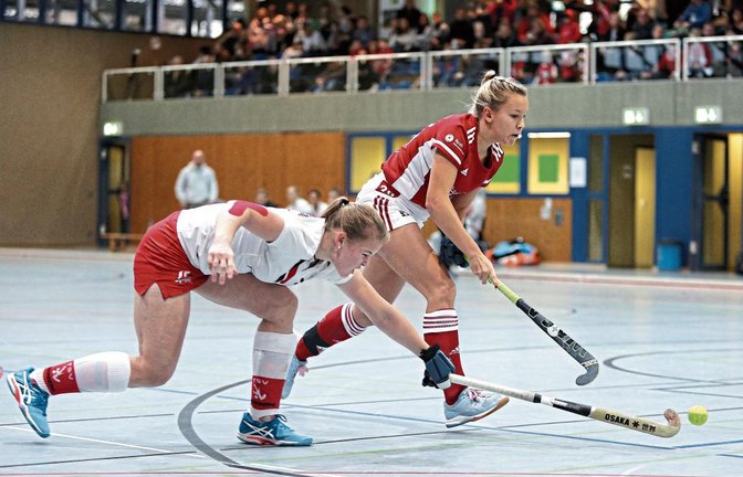 Greta Meissner (rechts) und die Bietigheimer Hockeyspielerinnen haben den ersten Sieg in der Bundesliga gefeiert. Foto: Archiv/Baumann