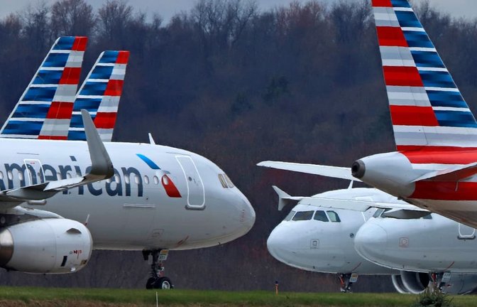 Flugzeuge der American Airlines stehen auf dem Pittsburgh International Airport.<span class='image-autor'>Gene J. Puskar/AP/dpa</span>