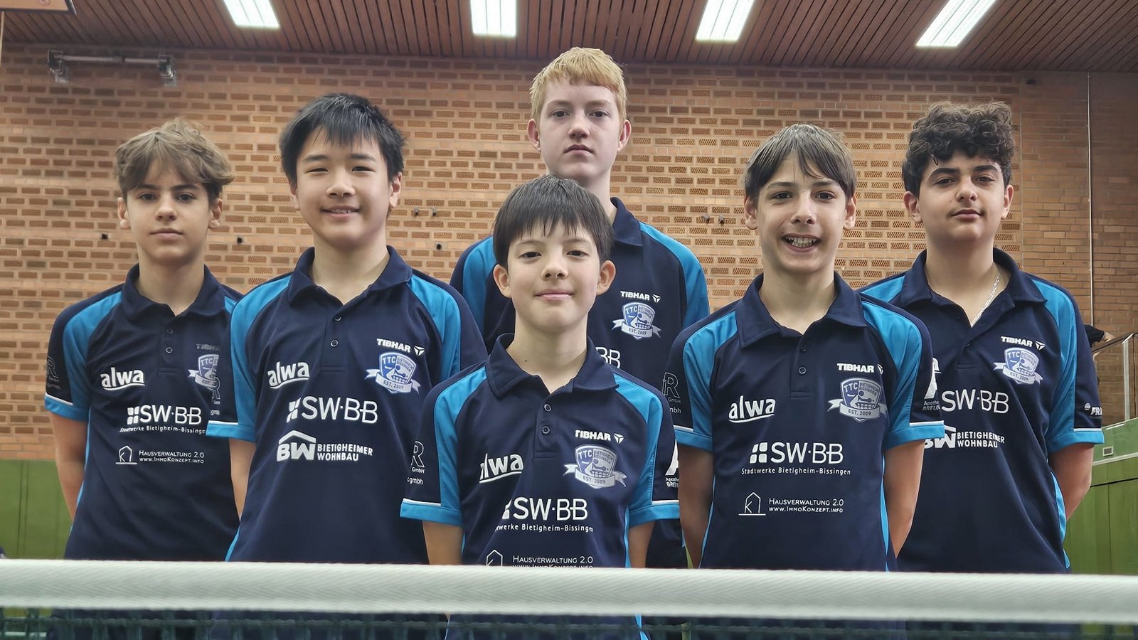 Stolze Vizemeister: Serhii Yatsenko (von links), Tien Nghia Phong, Theo Müller, Fynn Nickel, Kilian Bossert und Arge Gaboyan. Foto: privat Stolze Vizemeister: Serhii Yatsenko (von links), Tien Nghia Phong, Theo Müller, Fynn Nickel, Kilian Bossert und Arge Gaboyan. Foto: privat