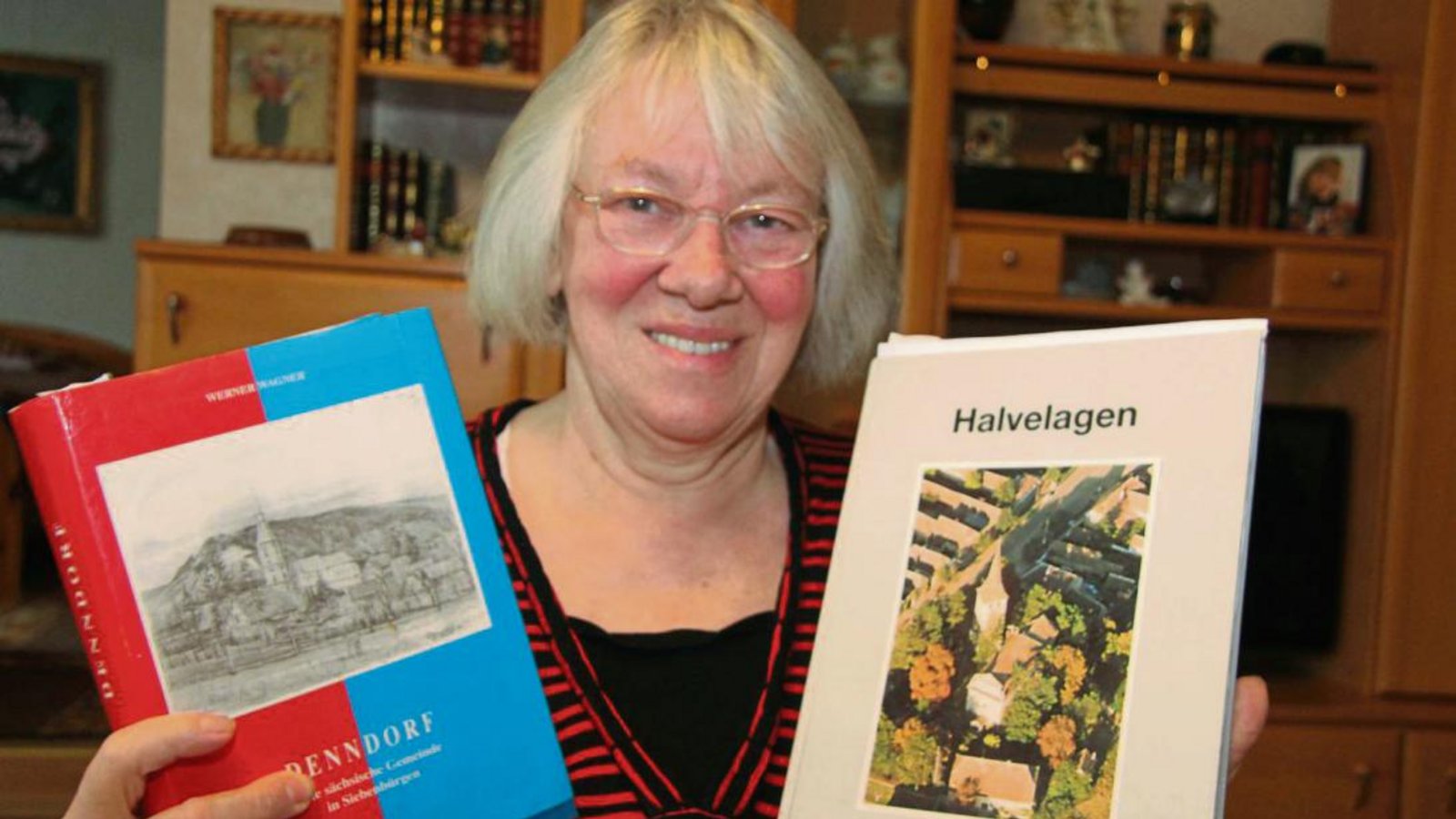 Hiltrud Schusters Weihnachtserinnerungen finden sich in den Büchern Ihrer Heimat Siebenbürgen wieder.  Fotos: Gergen