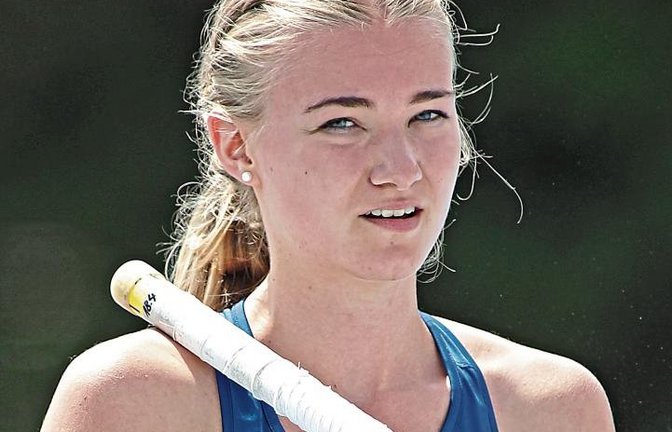 Tamara Schaßberger (oben) hat sich bei ihrem Saisondebüt beim Sountrack-Meeting in blendender Form präsentiert. Christian Streib (unten links) und Paul Jelden liefen beim Wettbewerb in Tübingen die 1500 Meter. Fotos: Görlitz