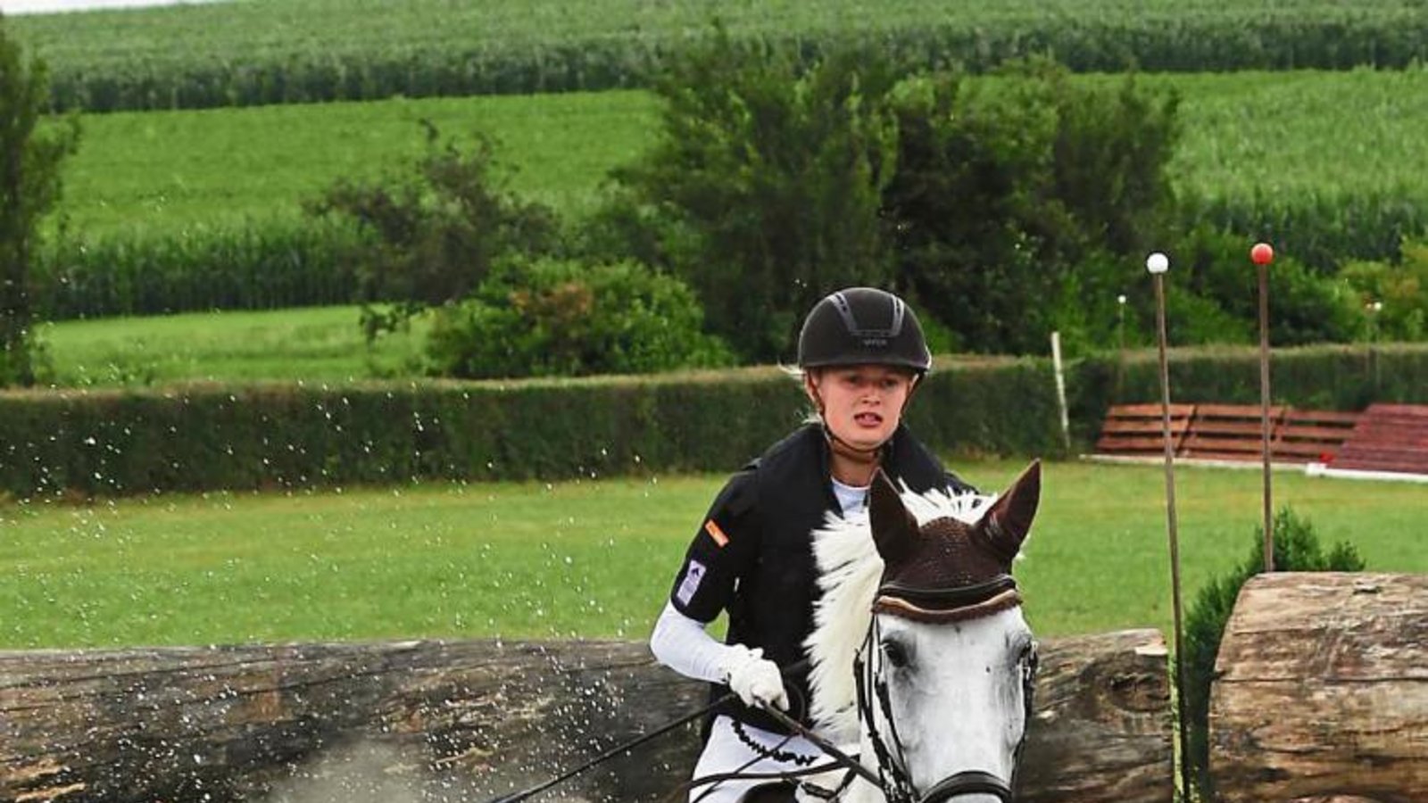Für Fair Play von Greta Faust aus Oberriexingen stellt das Wasser kein Problem dar. Fotos: Küppers Für Fair Play von Greta Faust aus Oberriexingen stellt das Wasser kein Problem dar. Fotos: Küppers