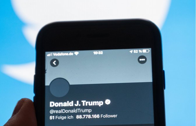 Im Januar 2021 sperrte Twitter Donald Trumps Account. Die Abstimmung über seine Rückkehr anderthalb Jahre später ist nicht repräsentativ.<span class='image-autor'>Foto: dpa/Christophe Gateau</span>
